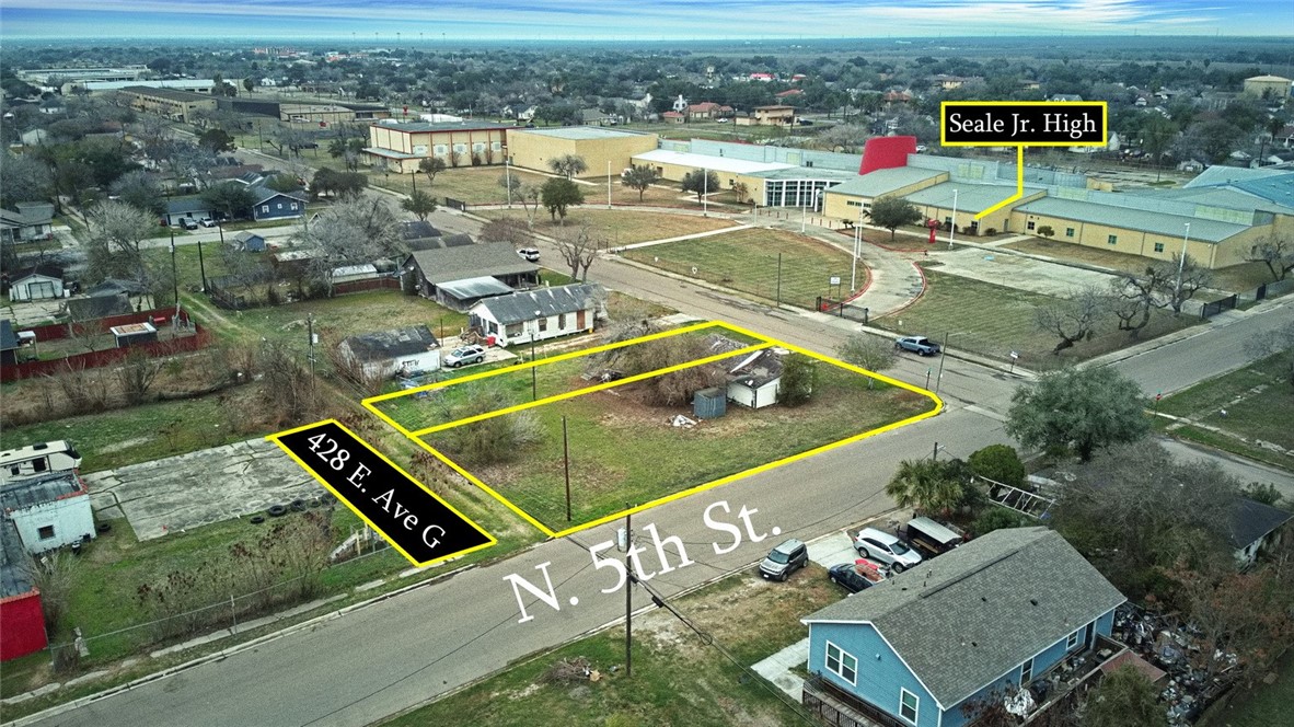 428 E Avenue G Property Photo 4