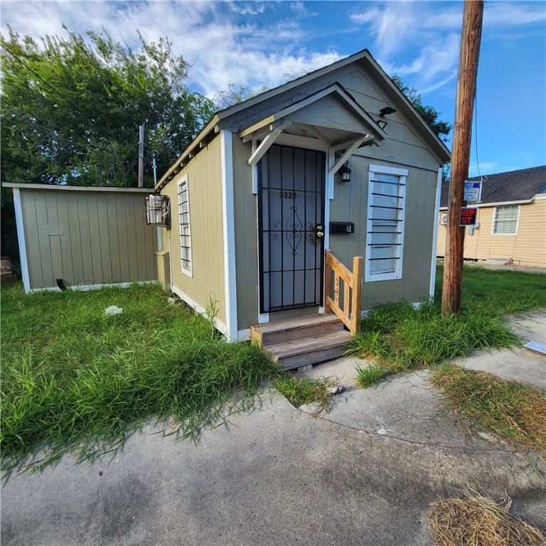 3520 Lou St Property Photo 1