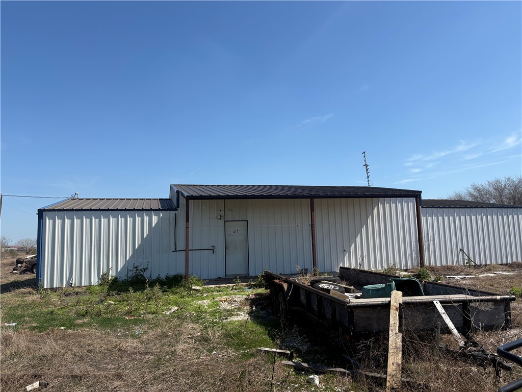 417 Jennifer Property Photo 3