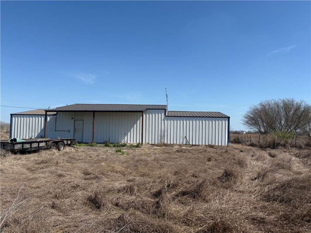 417 Jennifer Property Photo 4