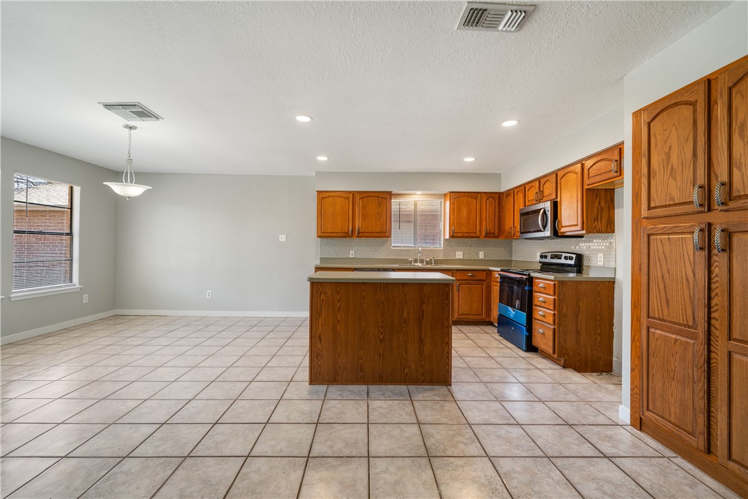 6806 Crosstimbers Dr Property Photo 6