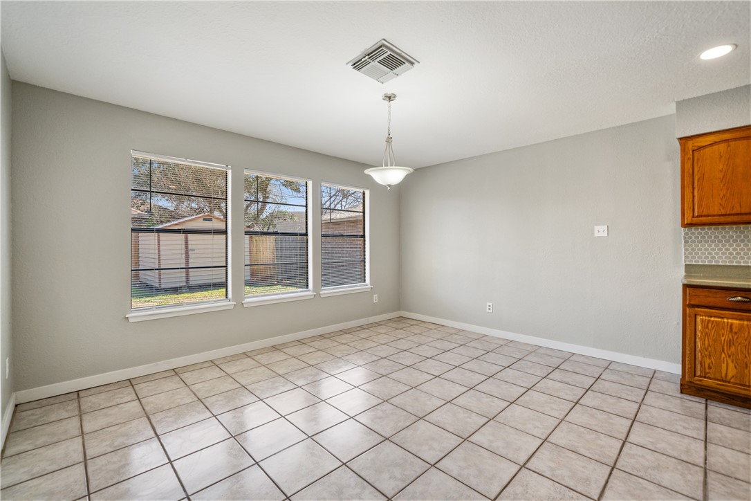 6806 Crosstimbers Dr Property Photo 7