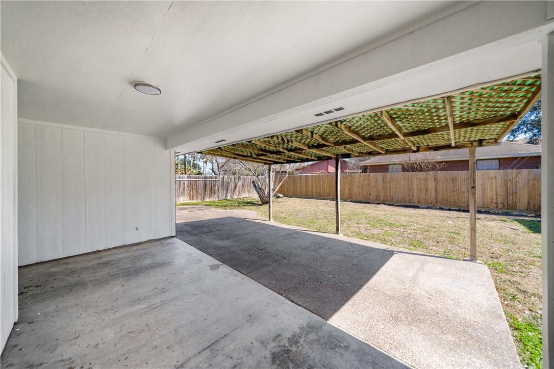 6806 Crosstimbers Dr Property Photo 24