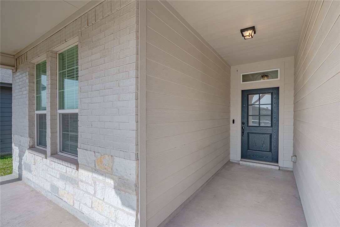 1028 Ocean Breeze St Property Photo 3