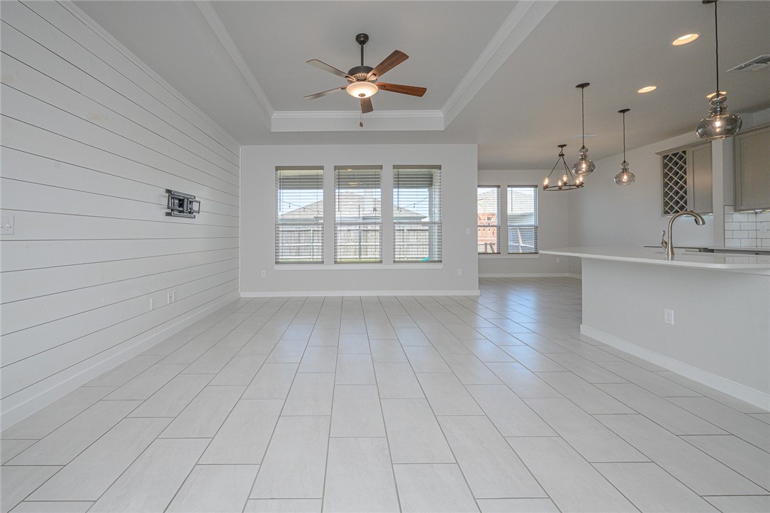 1028 Ocean Breeze St Property Photo 5