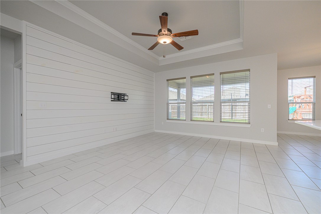 1028 Ocean Breeze St Property Photo 6