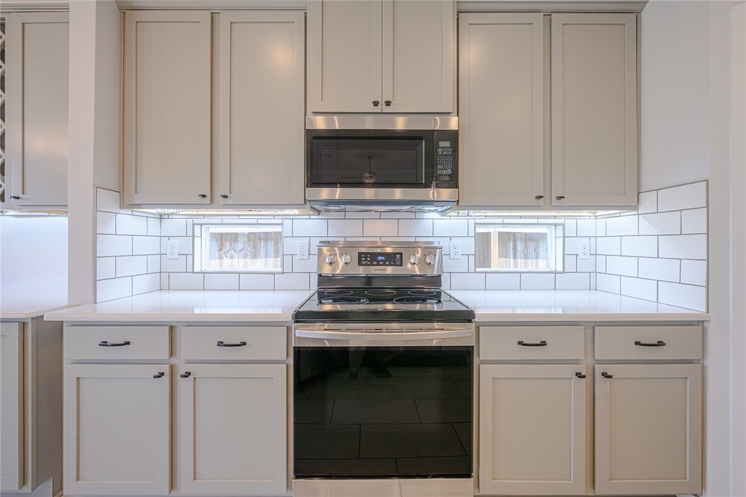 1028 Ocean Breeze St Property Photo 13