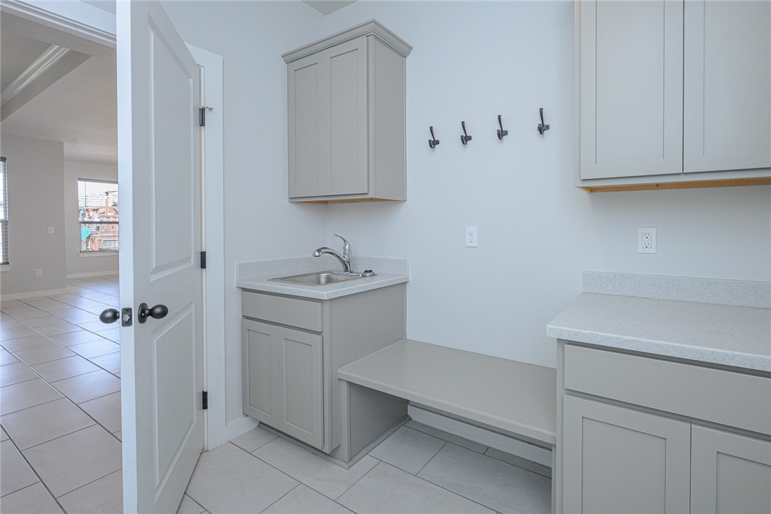 1028 Ocean Breeze St Property Photo 22