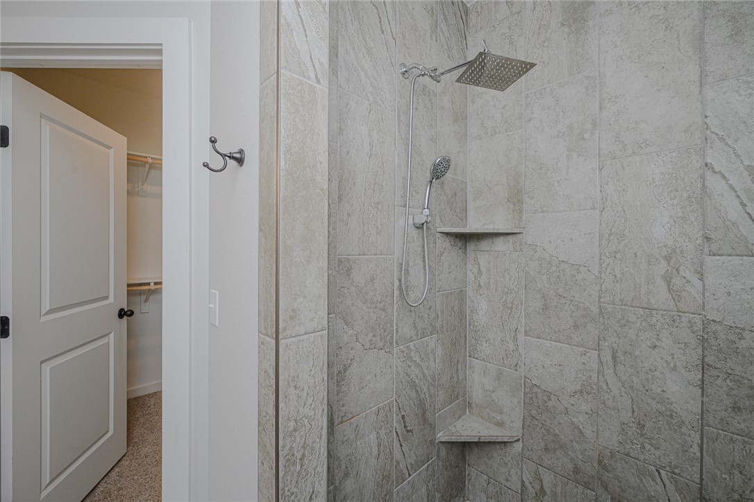 1028 Ocean Breeze St Property Photo 34
