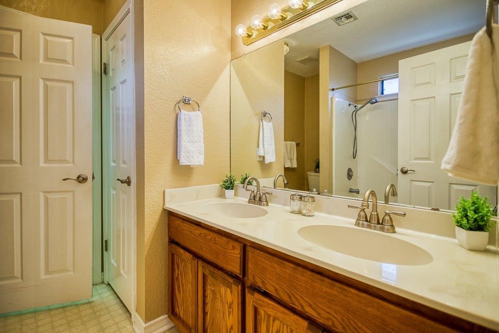 11830 Fontana Ave Property Photo 8