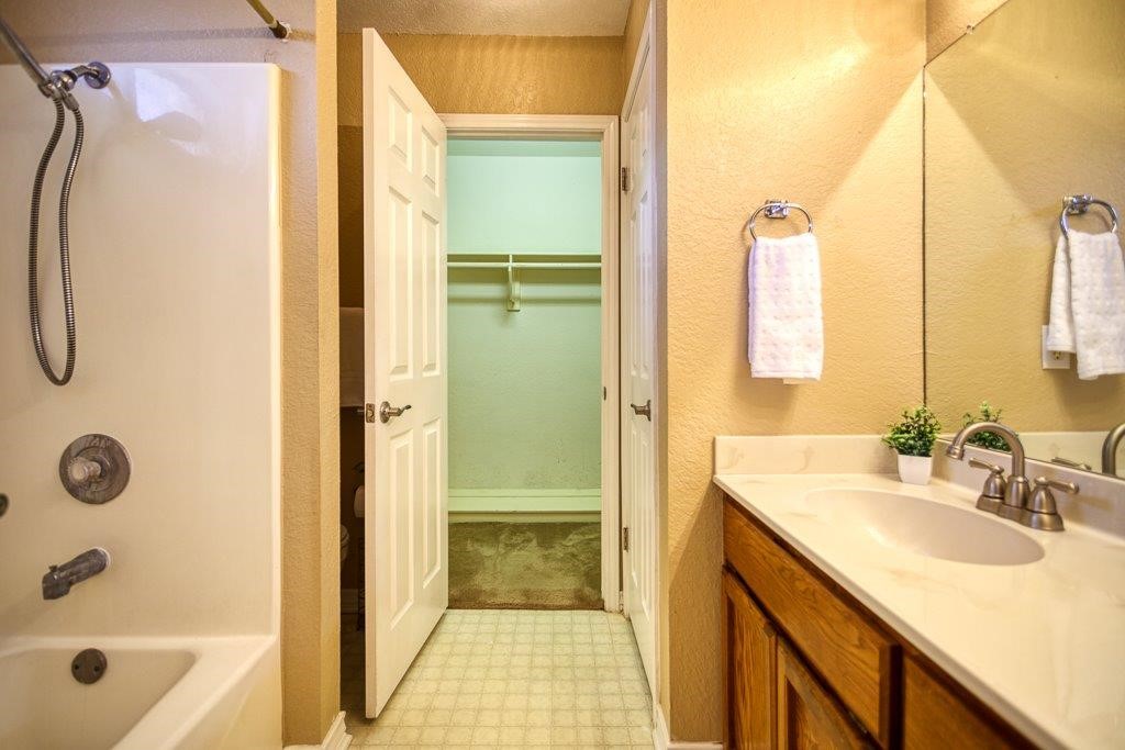 11830 Fontana Ave Property Photo 9