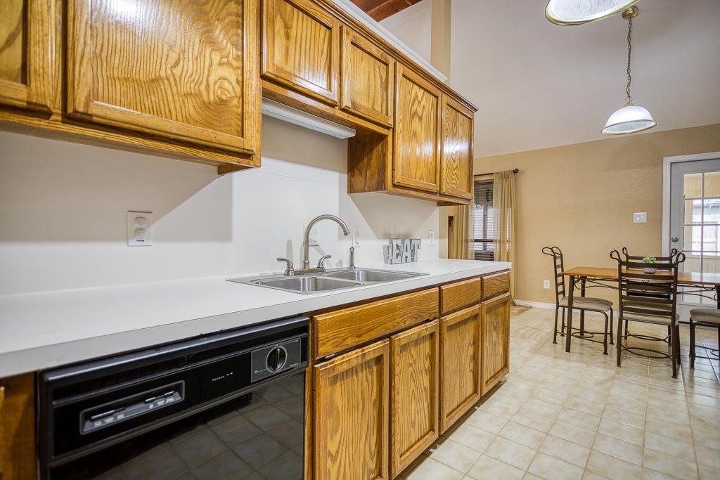 11830 Fontana Ave Property Photo 11