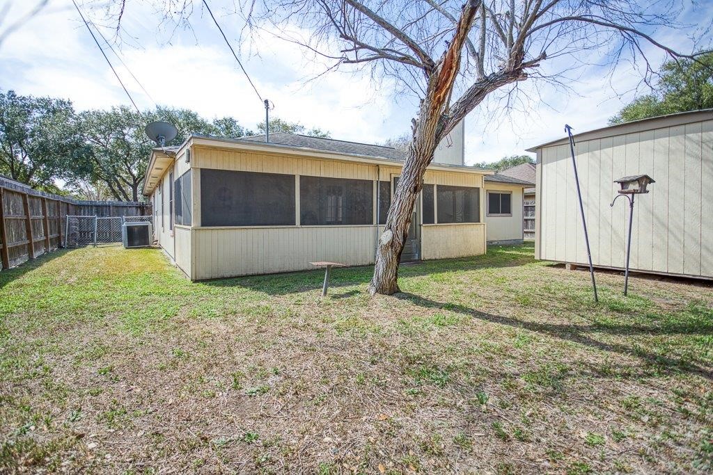 11830 Fontana Ave Property Photo 28