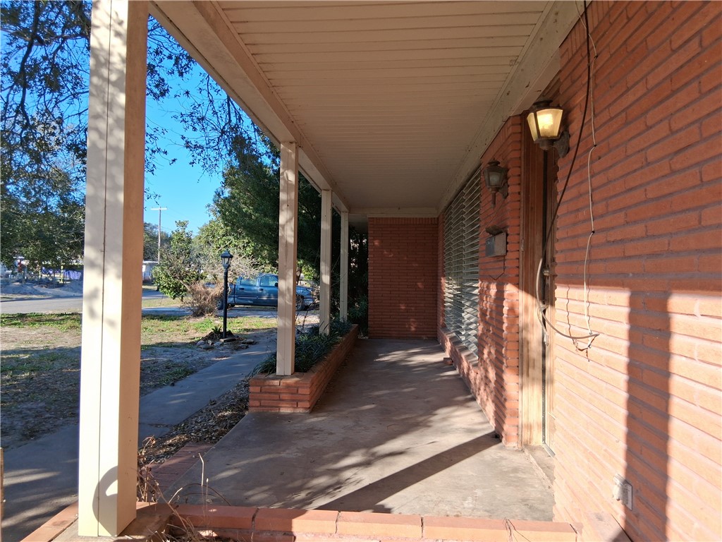 1325 S Whitney St Property Photo 2