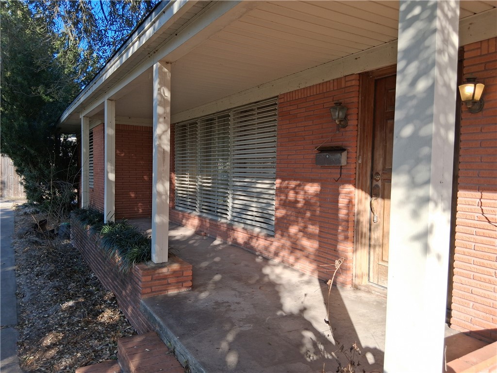 1325 S Whitney St Property Photo 3