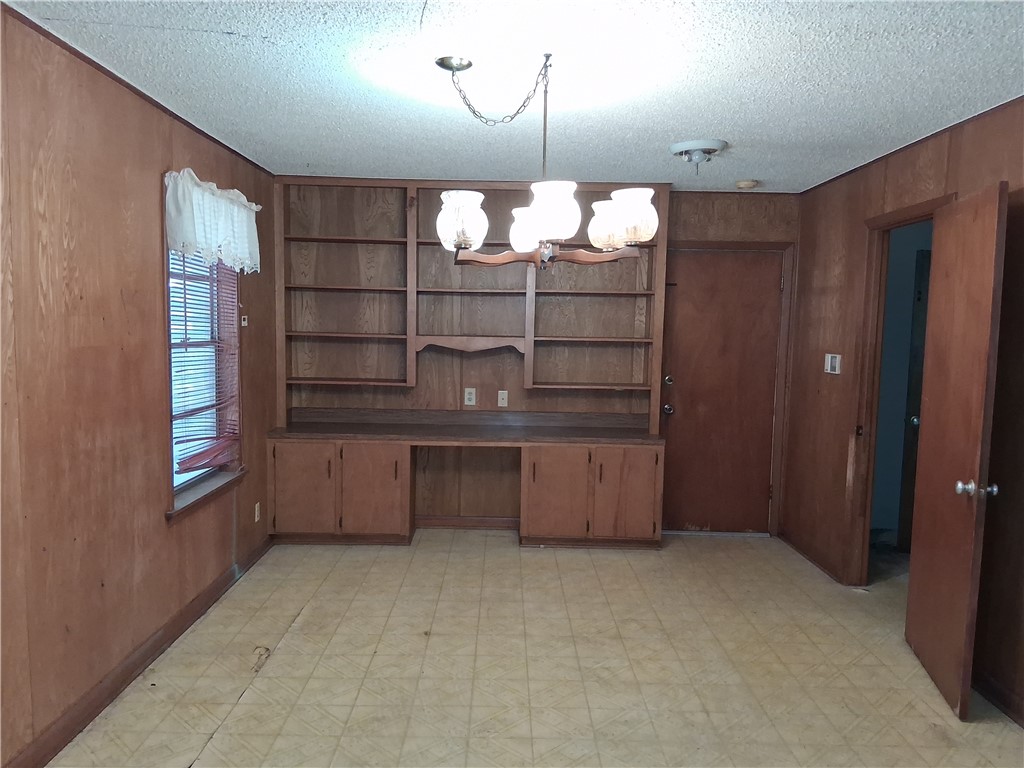 1325 S Whitney St Property Photo 6