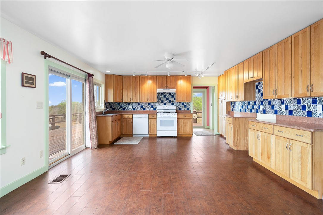 201 Copano Bay Dr Property Photo 13