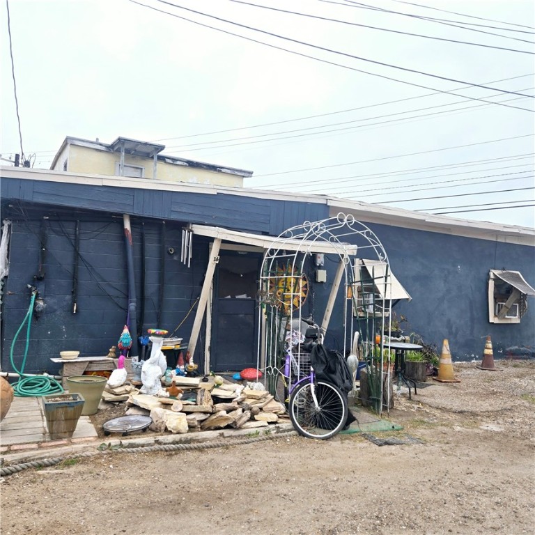 2921 S Port Ave Property Photo 10