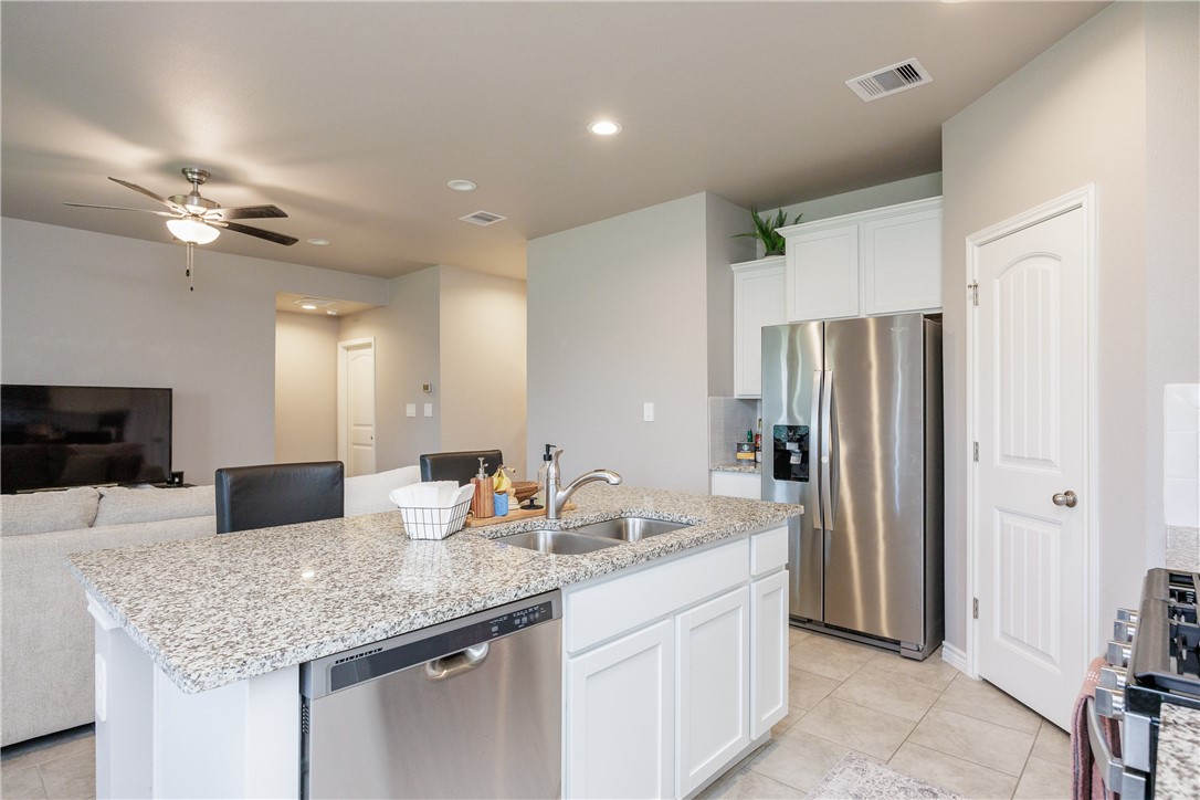 1254 Carnaby St Property Photo 10