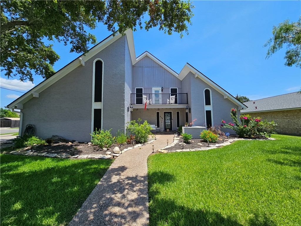 319 San Saba Dr Property Photo 2