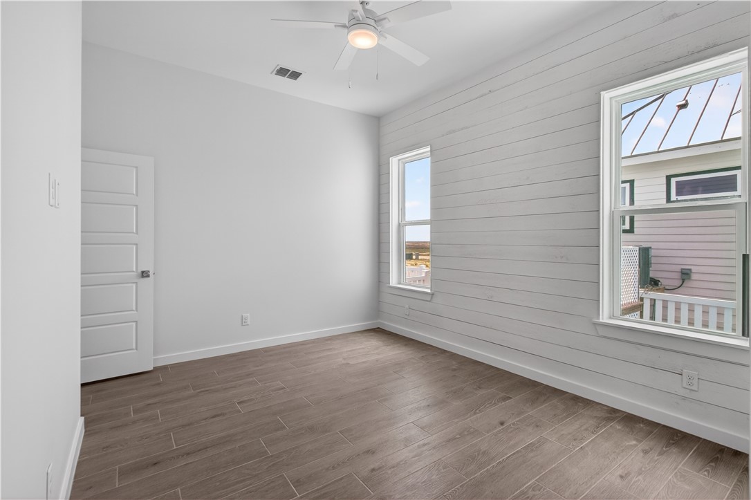 215 St. John Circle Property Photo 18