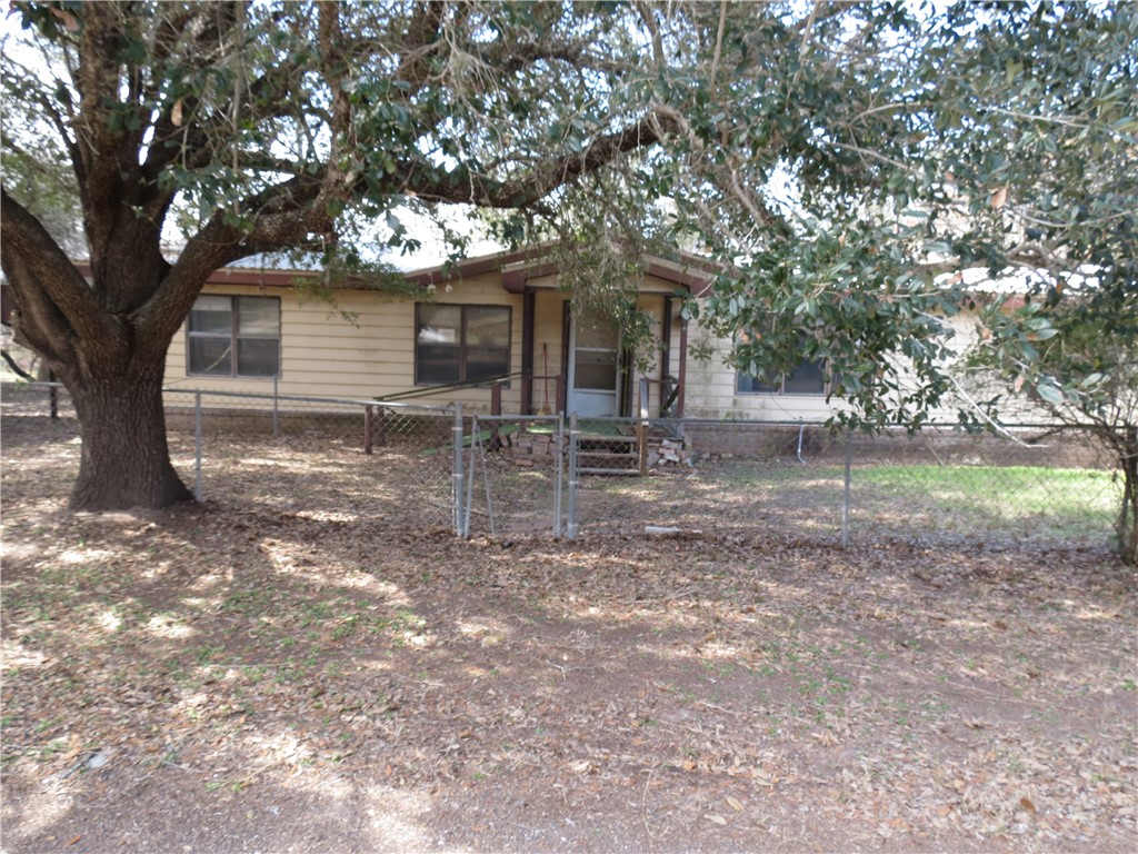 111 Shadywood Dr Property Photo