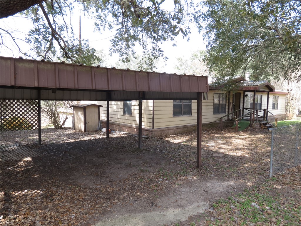 111 Shadywood Dr Property Photo 2