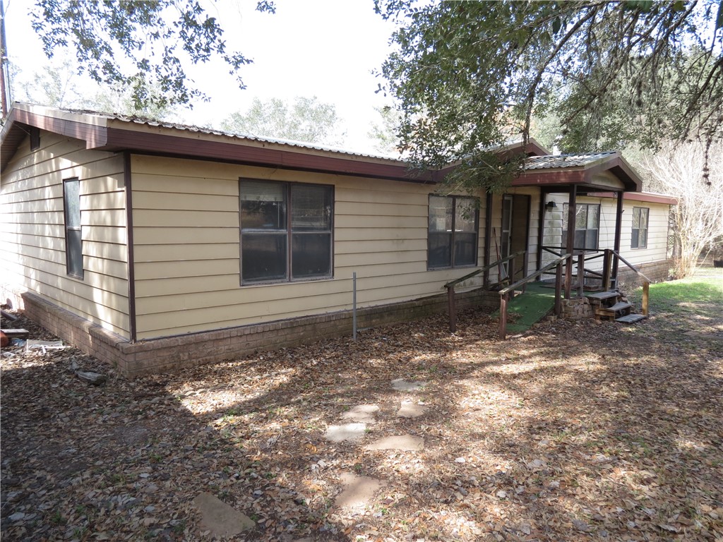 111 Shadywood Dr Property Photo 3