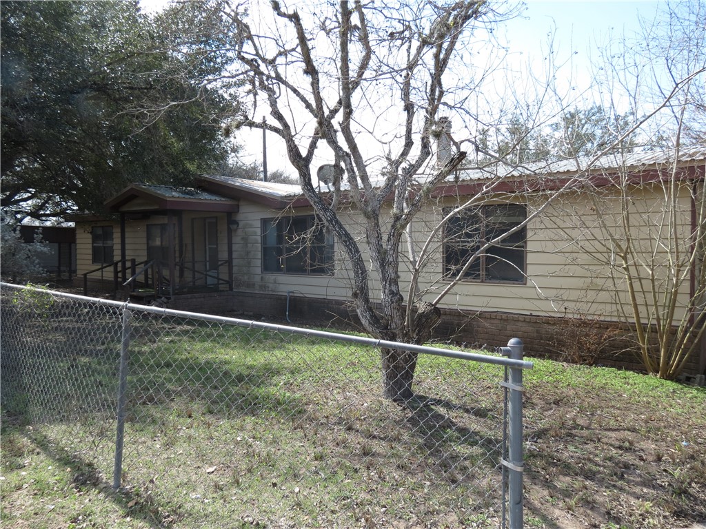111 Shadywood Dr Property Photo 4