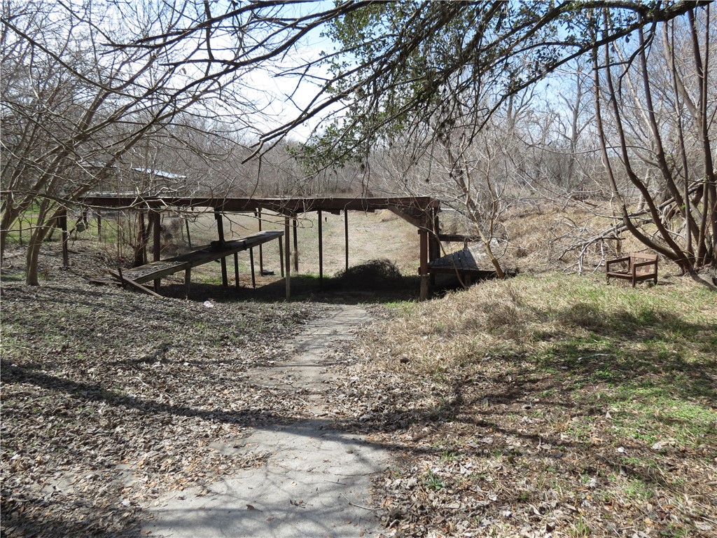 111 Shadywood Dr Property Photo 8