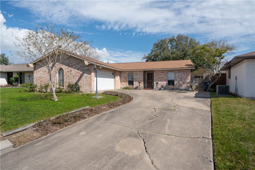 3522 Cresthill Dr Property Photo