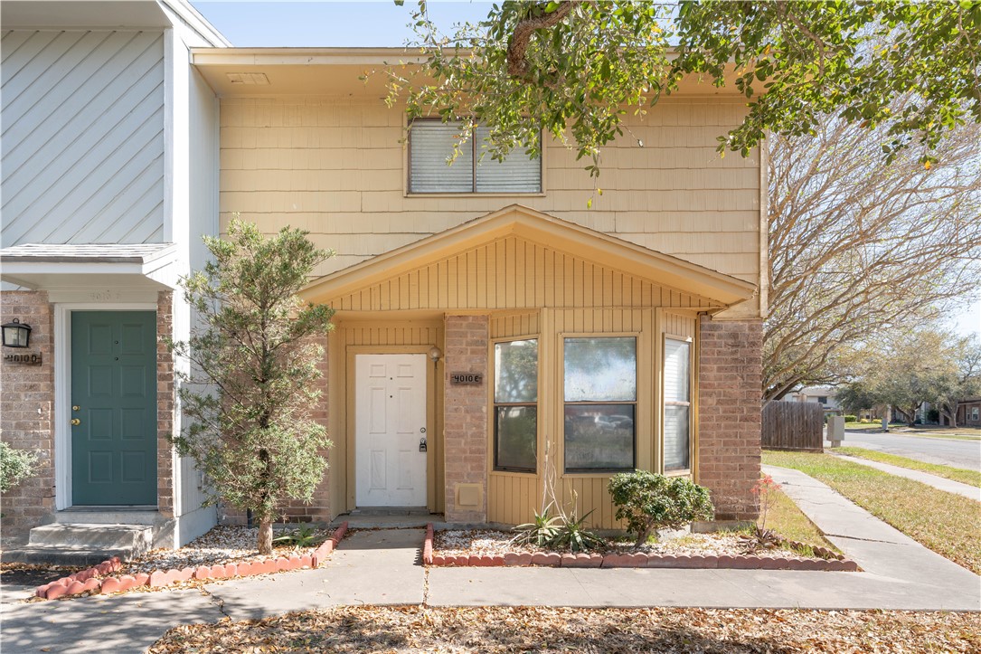 4010 Oak Bay Dr E Property Photo