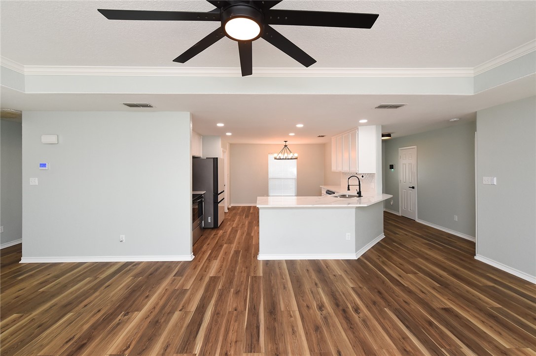 13922 Longboat Dr Property Photo 5