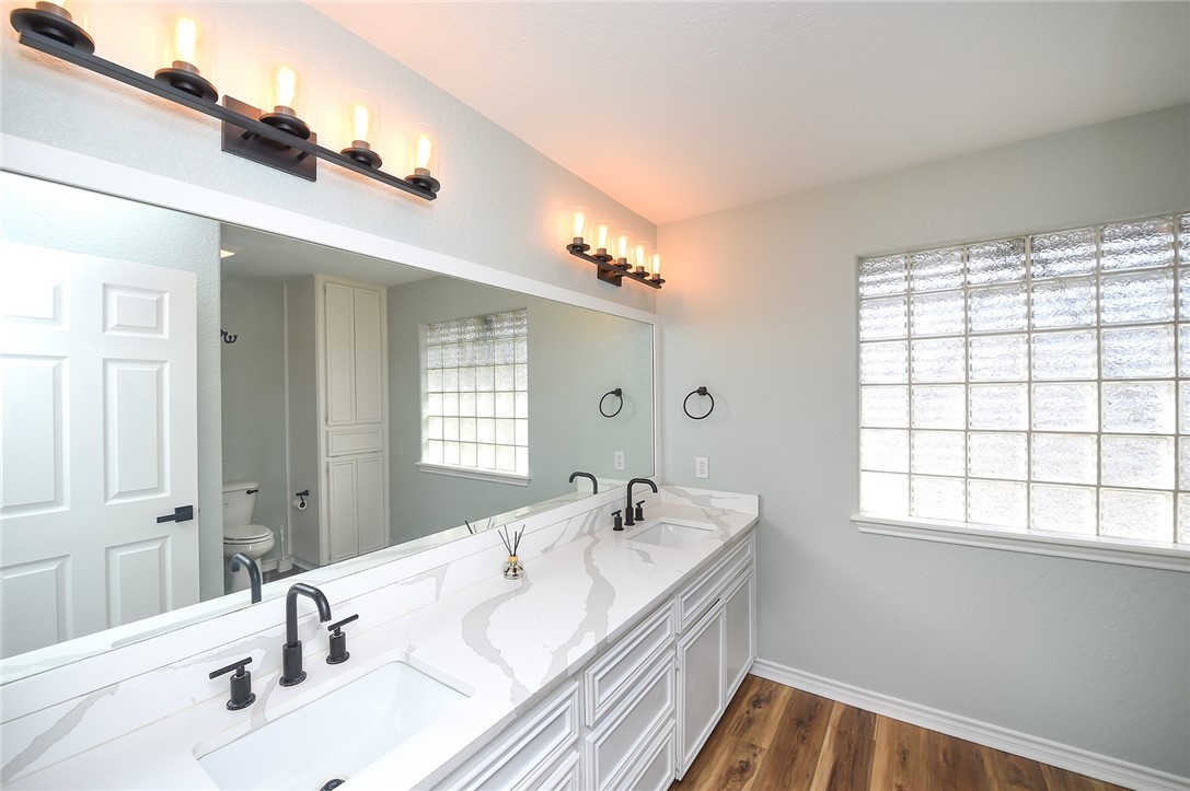13922 Longboat Dr Property Photo 18