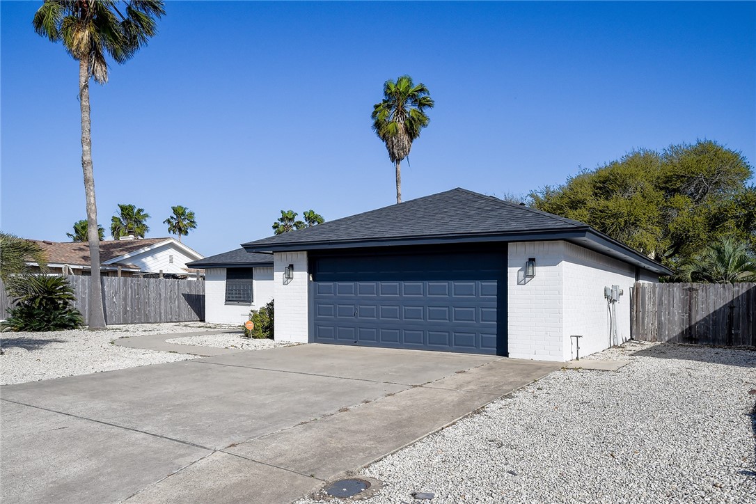 13922 Longboat Dr Property Photo 34