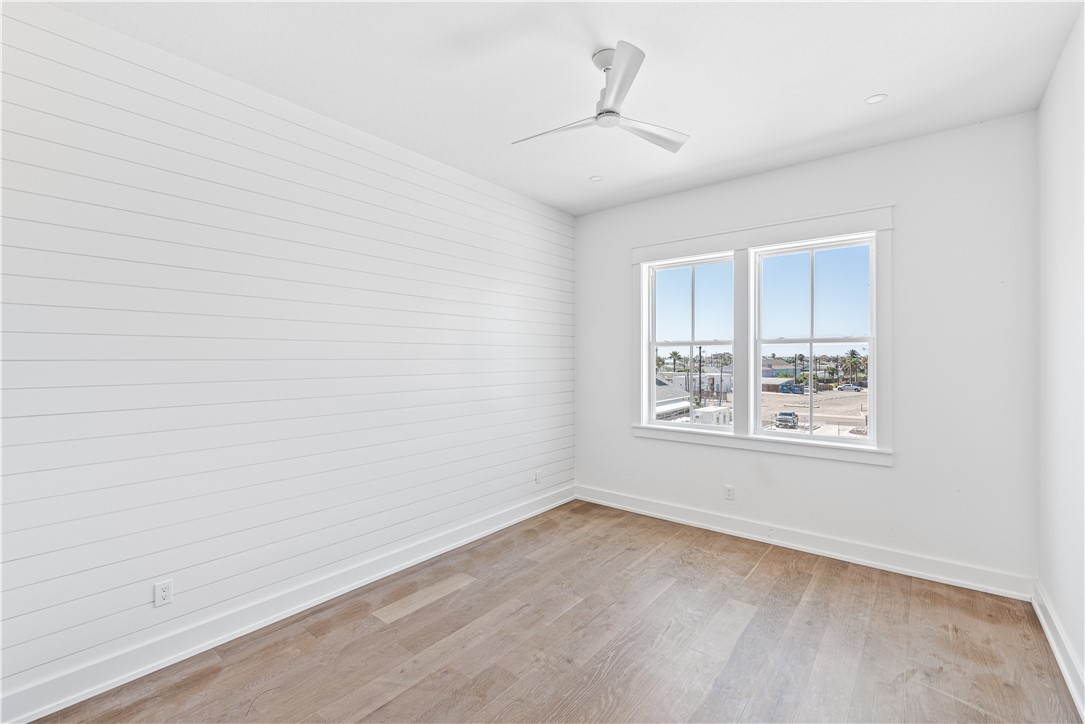 136 W Cotter Ave 3 Property Photo 11