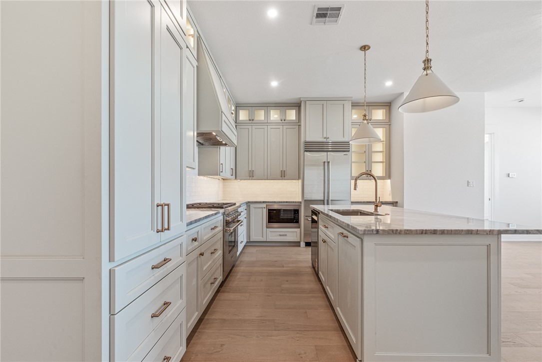 136 W Cotter Ave 9 Property Photo 2