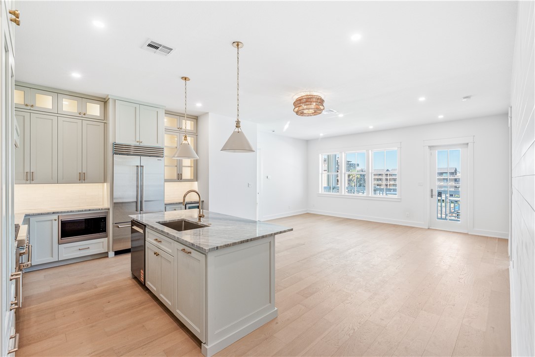 136 W Cotter Ave 9 Property Photo 3