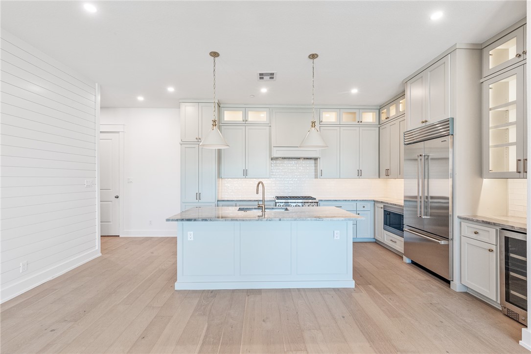 136 W Cotter Ave 9 Property Photo 4