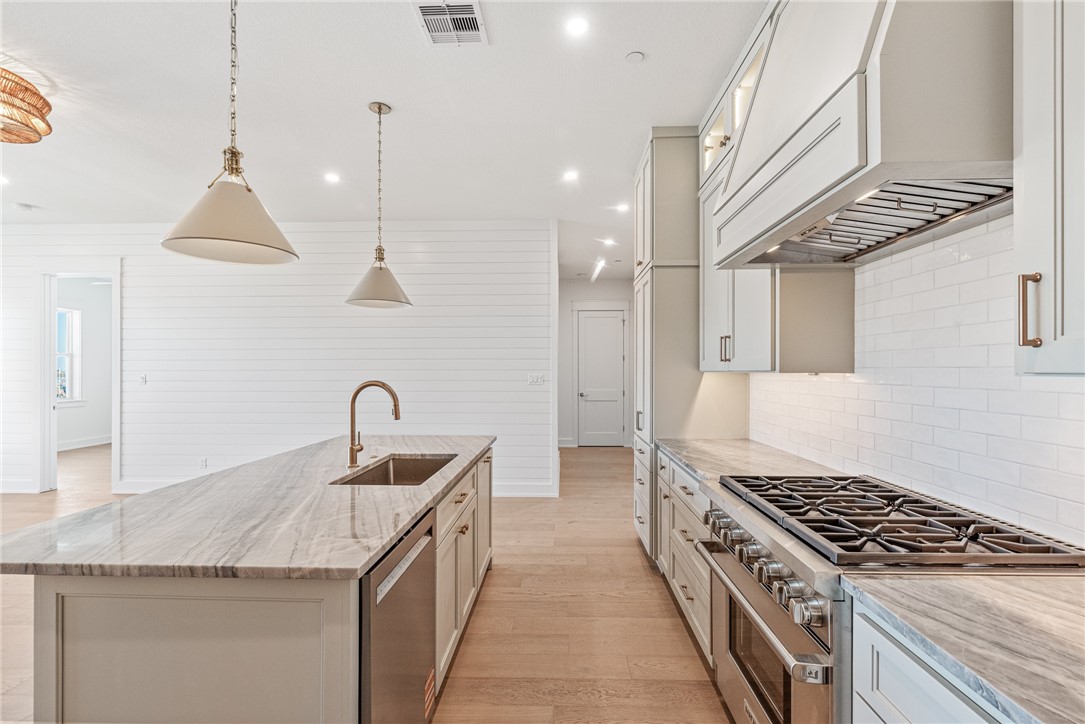 136 W Cotter Ave 9 Property Photo 5