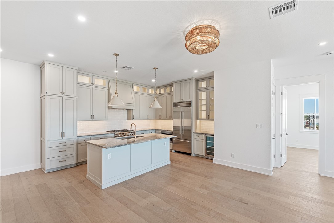 136 W Cotter Ave 9 Property Photo 7