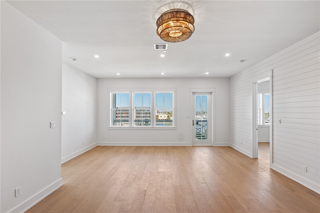 136 W Cotter Ave 9 Property Photo 9