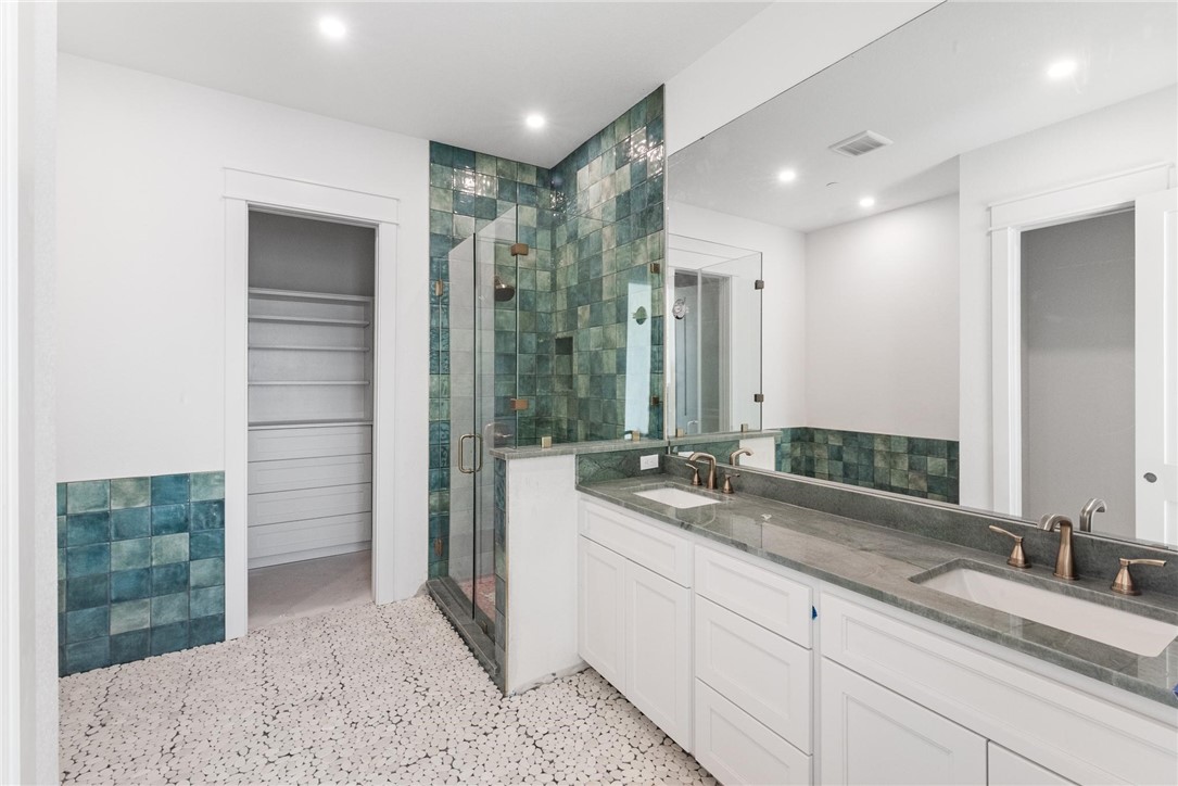 136 W Cotter Ave 9 Property Photo 11