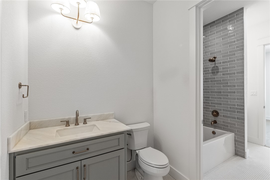 136 W Cotter Ave 9 Property Photo 17