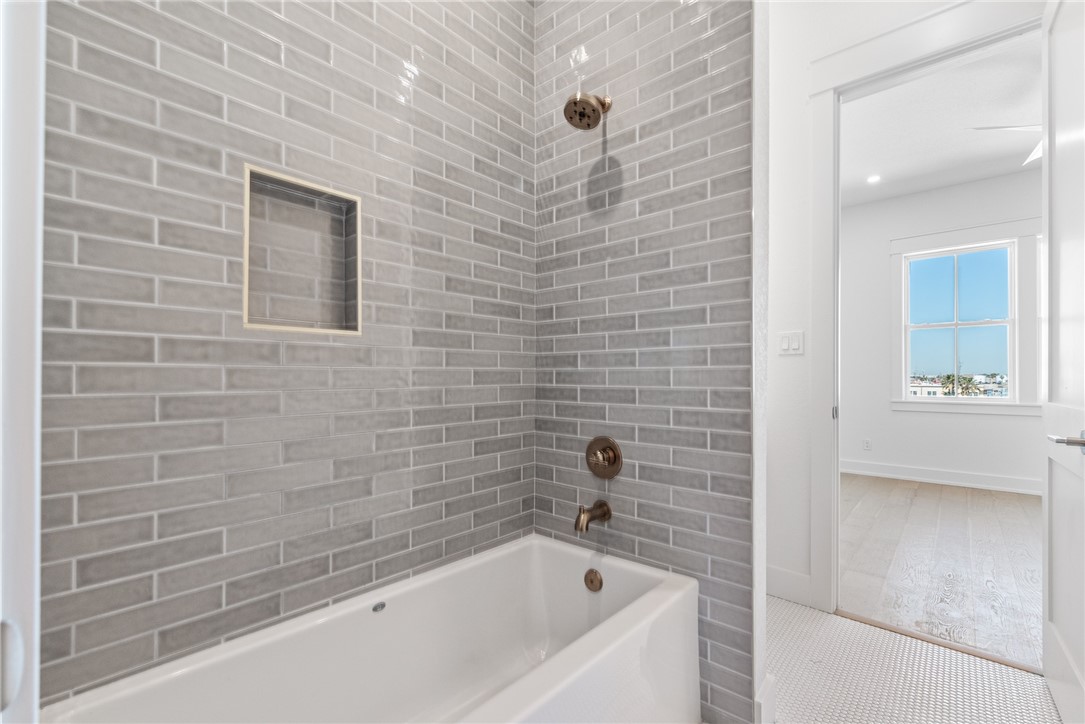 136 W Cotter Ave 9 Property Photo 18