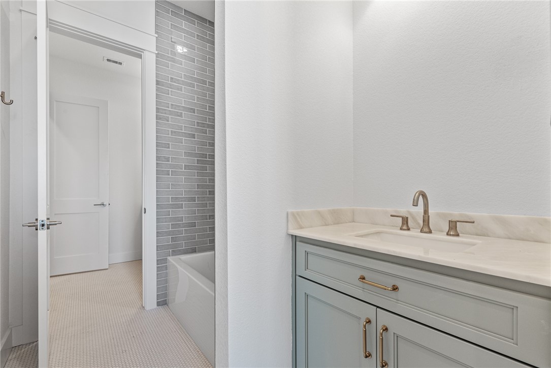 136 W Cotter Ave 9 Property Photo 19