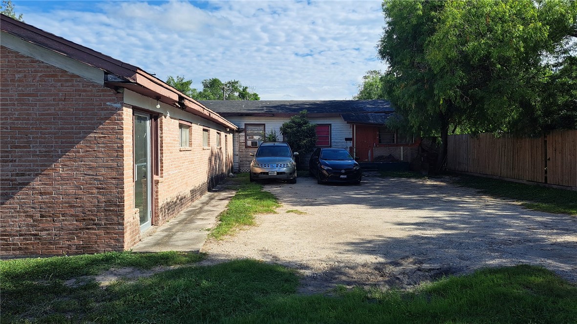 1225 E Lott Ave Property Photo 3