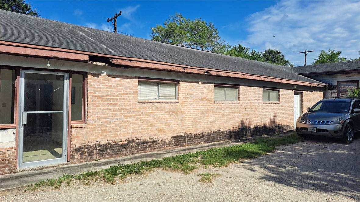 1225 E Lott Ave Property Photo 4