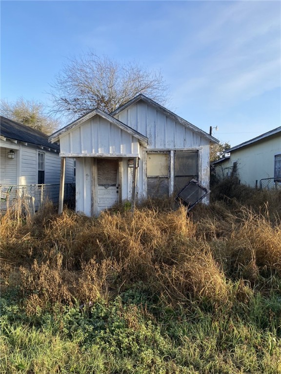 529 W Ave. E Property Photo