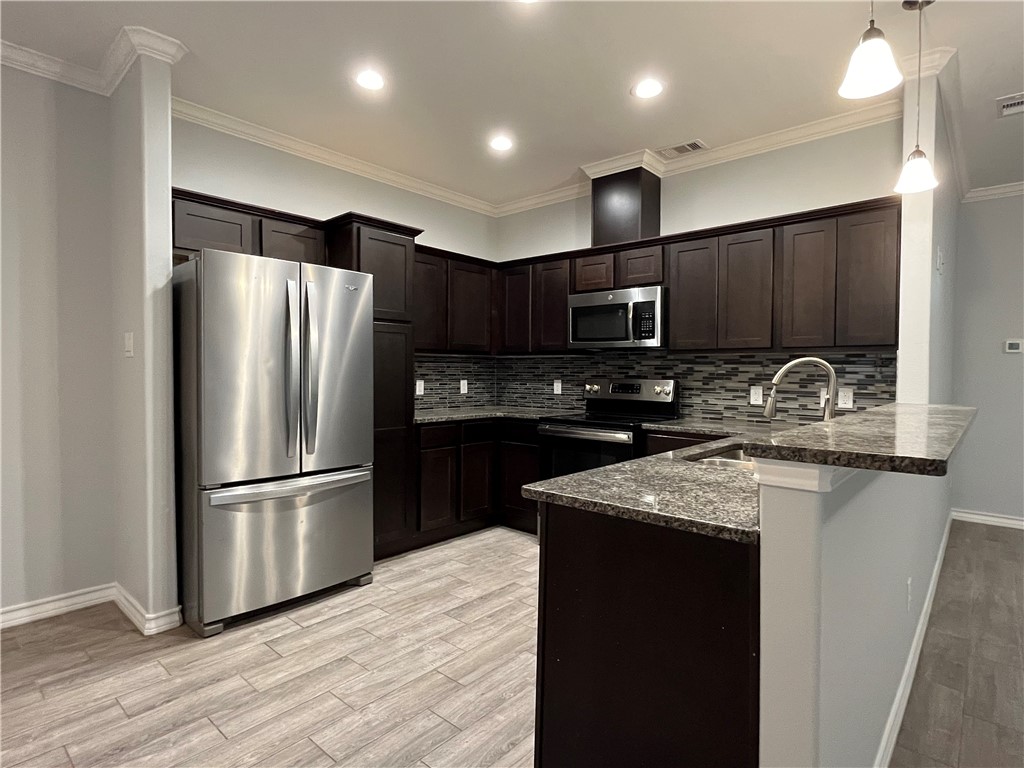 2077 Admiral Property Photo 16